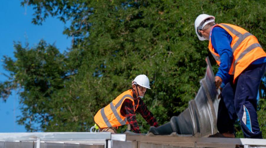 Expert top industrial roofings services in Cambridge, IL